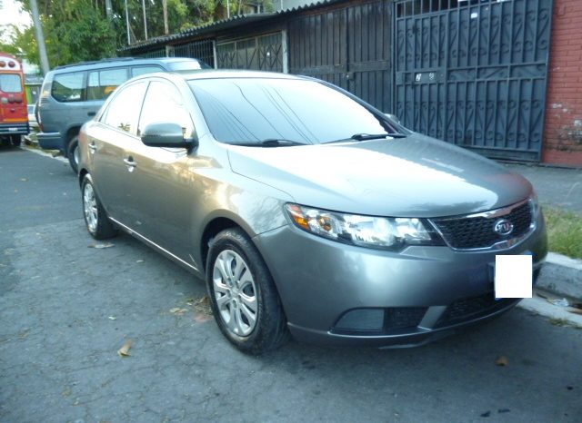 Usados: KIA Forte 2012 en El Salvador full