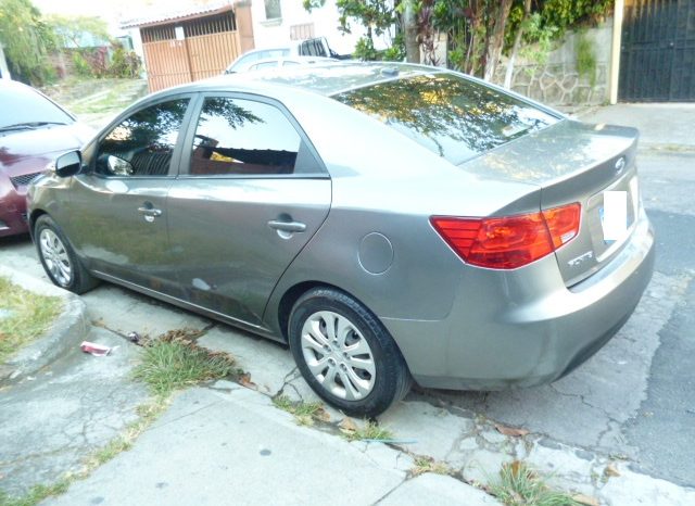 Usados: KIA Forte 2012 en El Salvador full