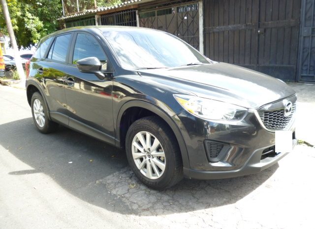 Vendo Mazda CX5 2013, transmisión mecánica, tecnología skyactiv, A/C, motor 2.0L, 4 cil., muy económica, full extras (vidrios y espejos eléctricos, cierre central), alarma de fabrica, cdplayer con usb y entrada auxiliar, rines especiales, polarizada, espaciosa, "Recibo Vehiculo a Cuenta", $12500 Precio Negociable!, inf. 79502922 ó al correo