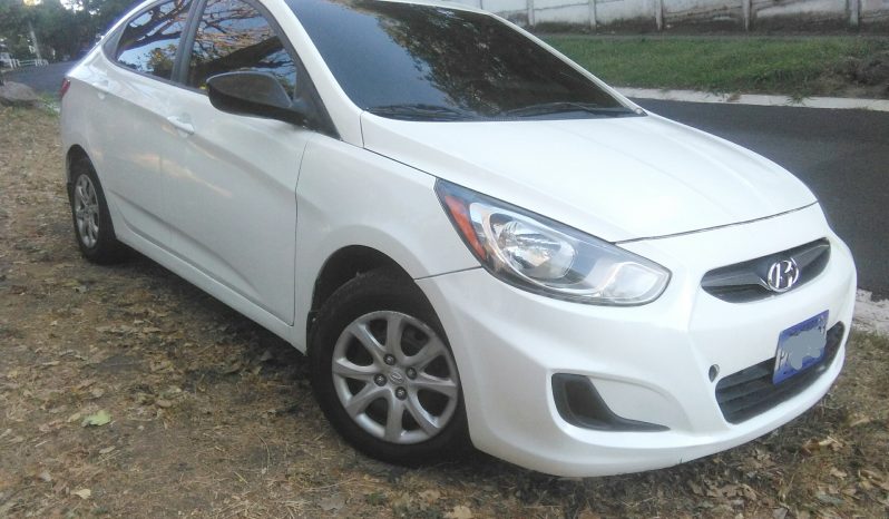 vendo hyundai accent 2012, secuencial de 6 velocidades, motor 1.6 con sistema eco(carrito muy económico bueno para el uso diario), bolsas buenas, tapicería bien cuidada, cero códigos ni pilotos encendidos en fin un carro muy cómodo con buena fuerza y económico, me puede contactar al cel/wap74510010