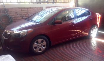 Vendo KIA Forte 2015, Sedan, 4 puertas, Automatico-Secuencial, full extras (vidrios y espejos eléctricos, cierre central), cd player con USB, bluetooth y entrada auxiliar, A/C, motor 1.8L muy económico, bolsas buenas, $8800 ¡Precio Negociable!, Inf. al correo ó 78564889