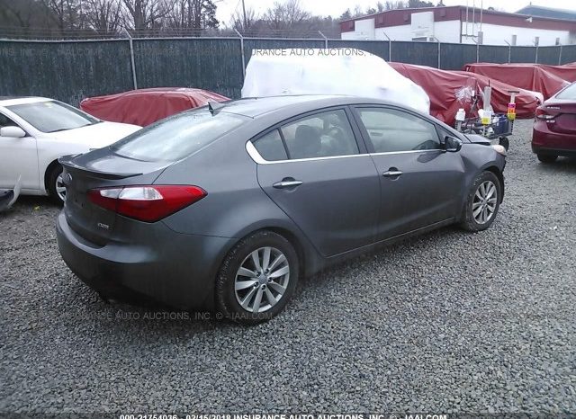 Usados: KIA Forte 2014 a reparar en El Salvador full