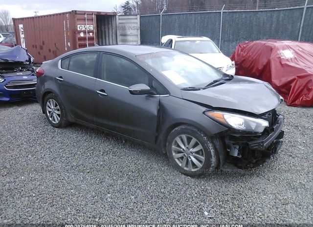 Vendo Kia Forte 2014 (a reparar), Reservelo YA!!! Estara en Aduana en aproximadamente 28 días, Automático, Full Extras (vidrios y espejos eléctricos, cierre central), rines, $5600, Inf. al correo ó 79502922