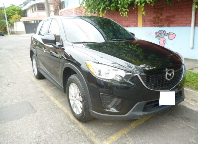 Vendo Mazda CX5 2013, transmisión mecánica, tecnología skyactiv, A/C, motor 2.0L, 4 cil., muy económica, full extras (vidrios y espejos eléctricos, cierre central), alarma de fabrica,