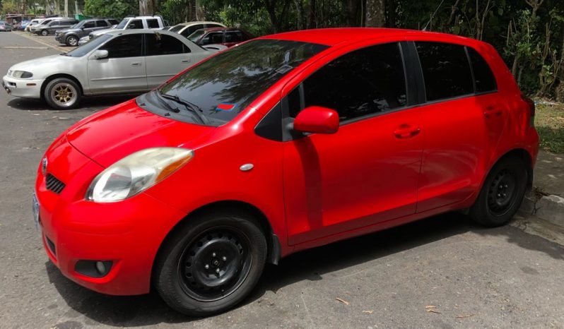 Toyota Yaris 2009 usado ubicado en San Salvador, El Salvador VENDO SOLO VENDO Toyota Yaris Hatchback 2009 Motor 1.5L VVTi, automático, súper económico, carro de uso familiar, 4 puertas, aire acondicionado helando bien