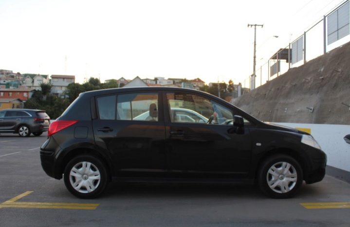 Nissan Tiida 2011 full