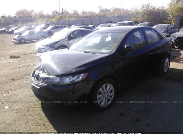 Vendo KIA Forte 2012, (A reparar), Reservelo Ya!, Estara en Aduana en aproximadamente 28 días, Automático, Full Extras (vidrios y espejos eléctricos), bolsas buenas, $4700 Inf. al correo ó 79278982