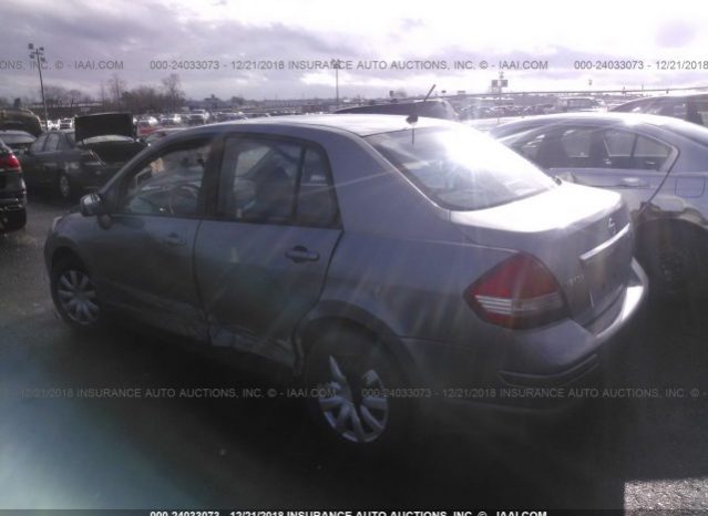 Nissan Versa 2011 full