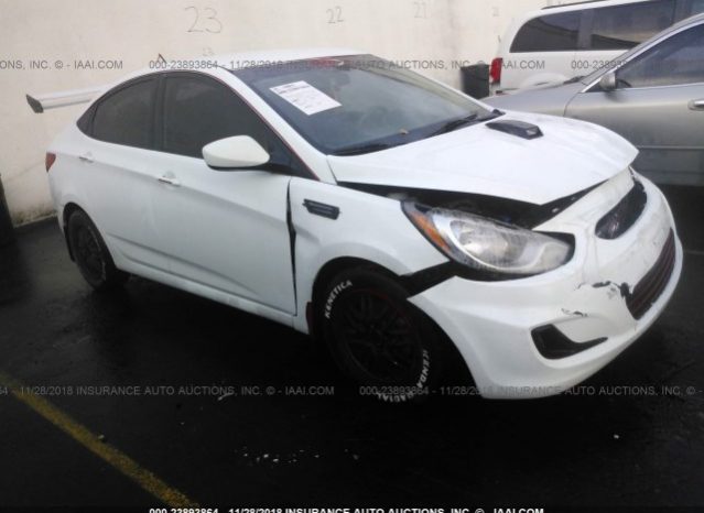 Vendo Hyundai Accent 2013, (A reparar), Reservelo Ya!, estara en Aduana en aproximadamente 28 dias, Automático, Full Extras (vidrios y espejos eléctricos), bolsas buenas, $5200 Inf. al correo ó 79278982