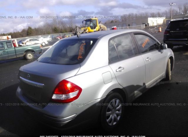 Nissan Versa 2011 full