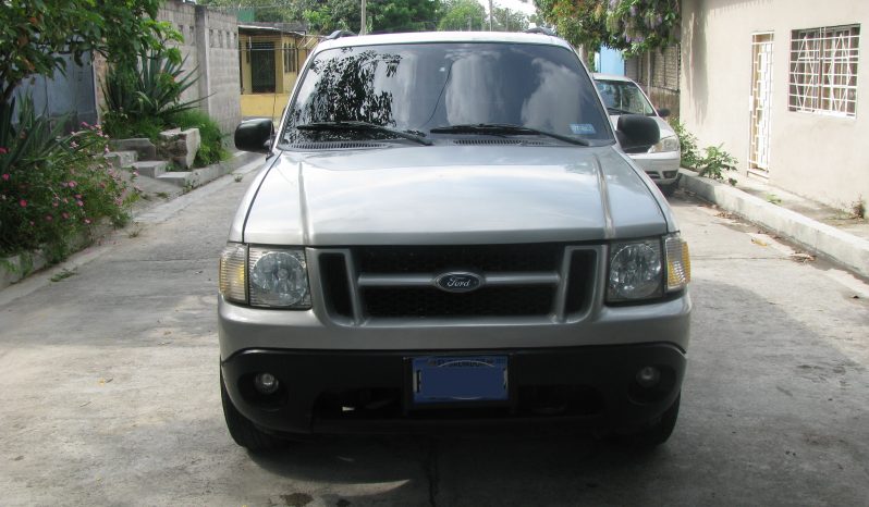 Vendo Ford Explorer 2003, 4 x 4 , automatica, a/c helando muy bien, motor y caja sin problemas en buen estado. 3,300. neg. mi wasap 73 71 07 32