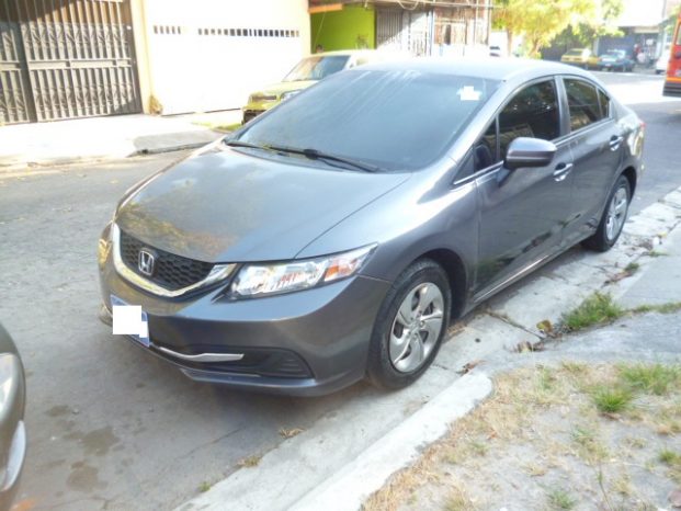 Vendo Honda Civic 2014, Automático, 4 puertas, full extras (vidrios y espejos eléctricos, cierre central), CD player con bluetooth, USB y entrada auxiliar, camara de retroceso, A/C, muy económico, "Recibo Vehiculo a cuenta", $7900 ¡Precio Negociable!, Inf. al correo ó 79278982