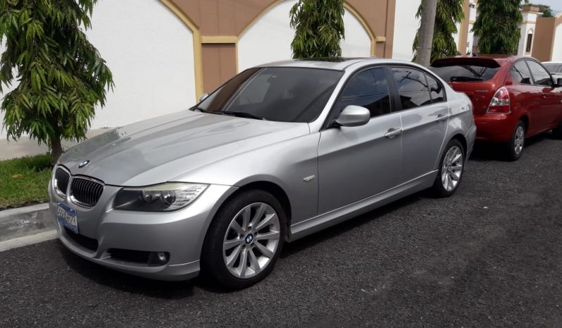 BMW 328i 2011 US$7,000.00 precio negociable Millas: 145,429 Color: gris Motor: 1.9L Trasmisión: Automática Aire acondicionado: 100% Audio estero: Fábrica