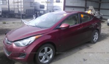 Vendo Hyundai Elantra 2013, (A reparar), Reservelo Ya!, Estara en Aduana en aproximadamente 28 dias, Automático, Full Extras (vidrios y espejos eléctricos), bolsas buenas, rines, $5300 Inf. al correo ó 79278982