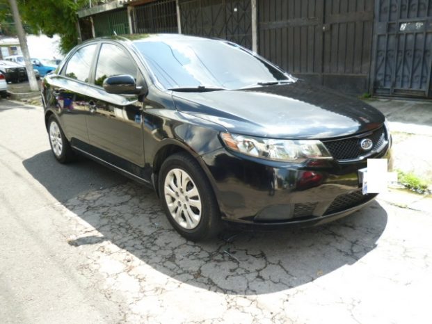 Vendo KIA Forte 2012, Automático, full extras (vidrios y espejos eléctricos, cierre central), CD player con bluetooth, USB y entrada auxiliar, A/C, bolsas buenas, $5800 negociables!, Inf. 79278982 o al correo