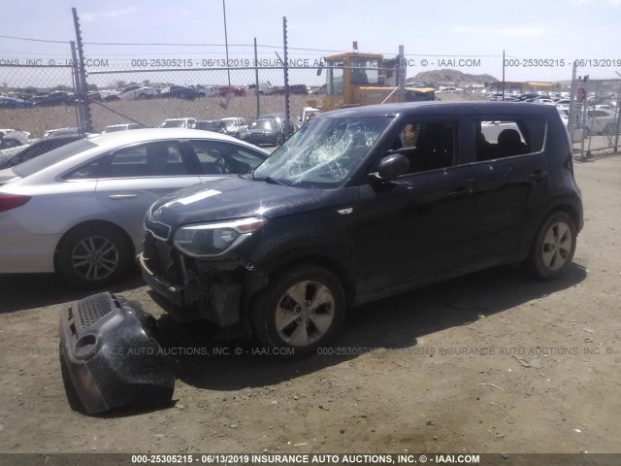 Vendo KIA Soul 2014, (A reparar), Reservelo Ya!, Estara en Aduana en aproximadamente 28 días, Automática, Full Extras (vidrios y espejos eléctricos), bolsas buenas, rines, $5600 Inf. al correo ó 79278982