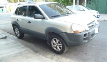 Vendo Hyundai Tucson 2010, de Agencia, Turbo Diesel, 4x4, caja de cambios manual, Full Extras (vidrios y espejos eléctricos, cierre central) rines especial, halogenos, A/C, bolsas de Aire buenas, CD player con USB y entrada auxiliar, $8500 ¡Precio Negociable! Inf. 79278982