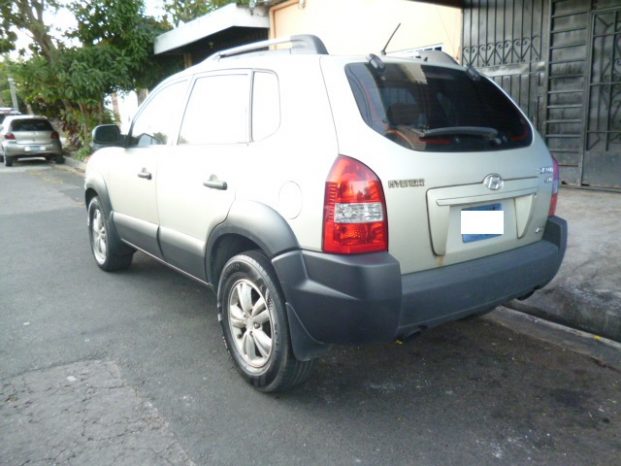 Hyundai Tucson 2010 full